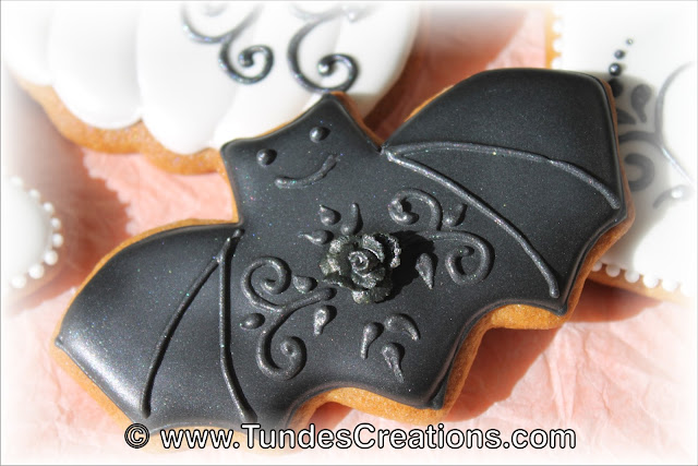 Elegant Halloween cookies by Tunde Dugantsi
