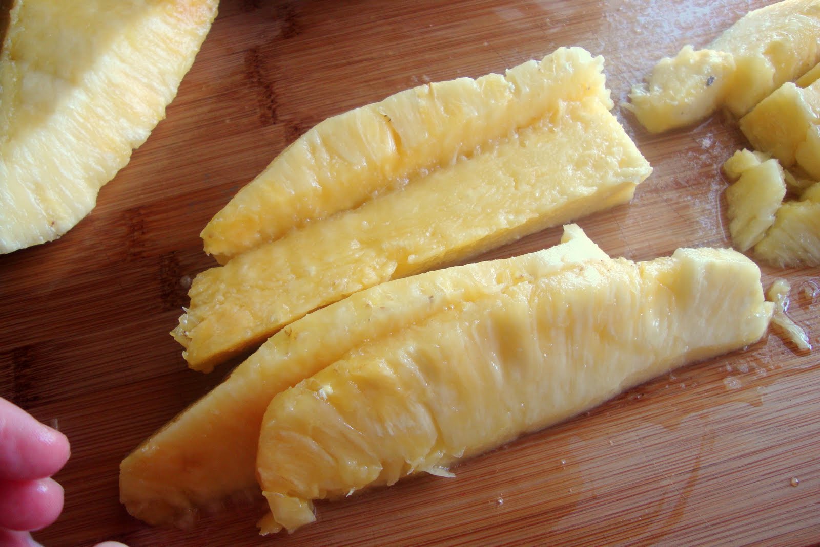 Bake Your Day » How to Choose and Dice a Pineapple