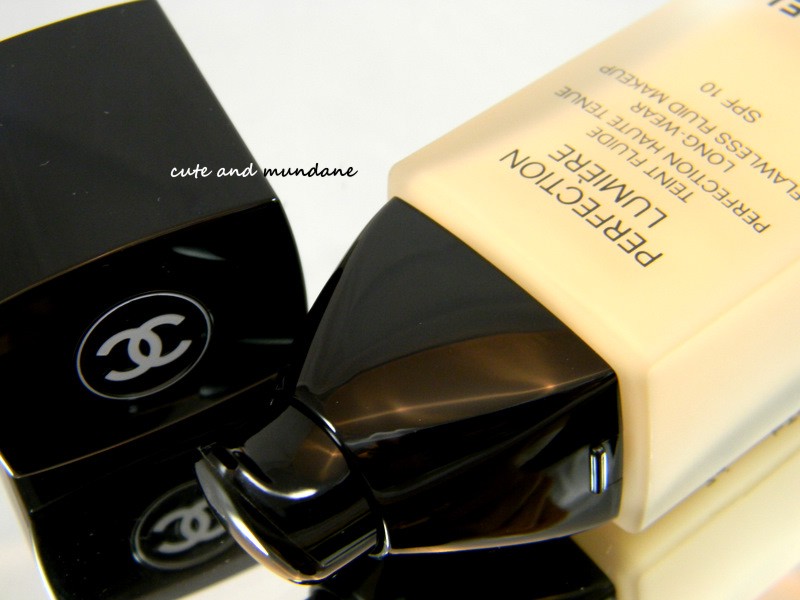 Chanel Perfection Lumiere Long Wear Flawless Fluid Make Up SPF 10