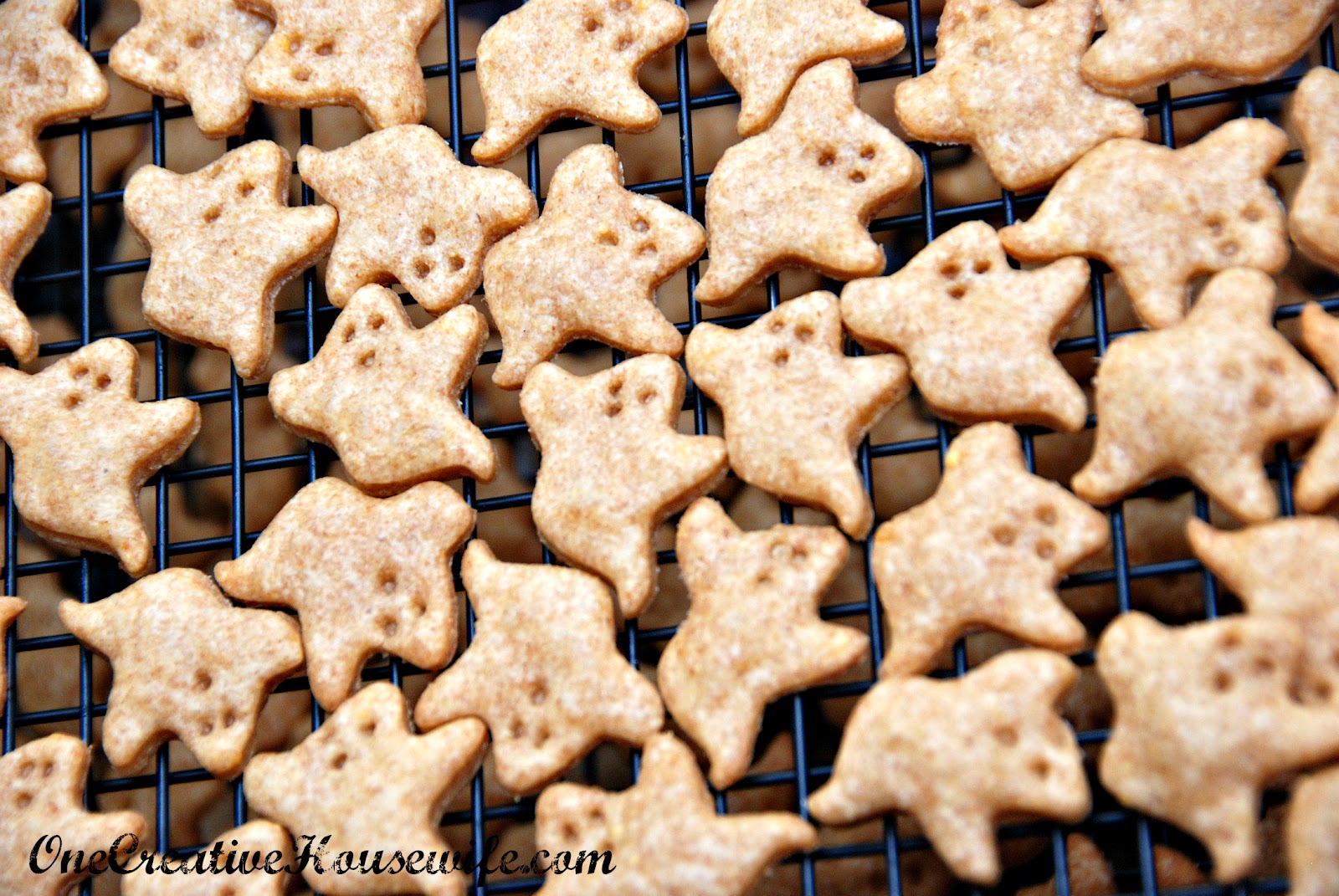 One Creative Housewife Homemade Whole Wheat "Goldfish" Crackers