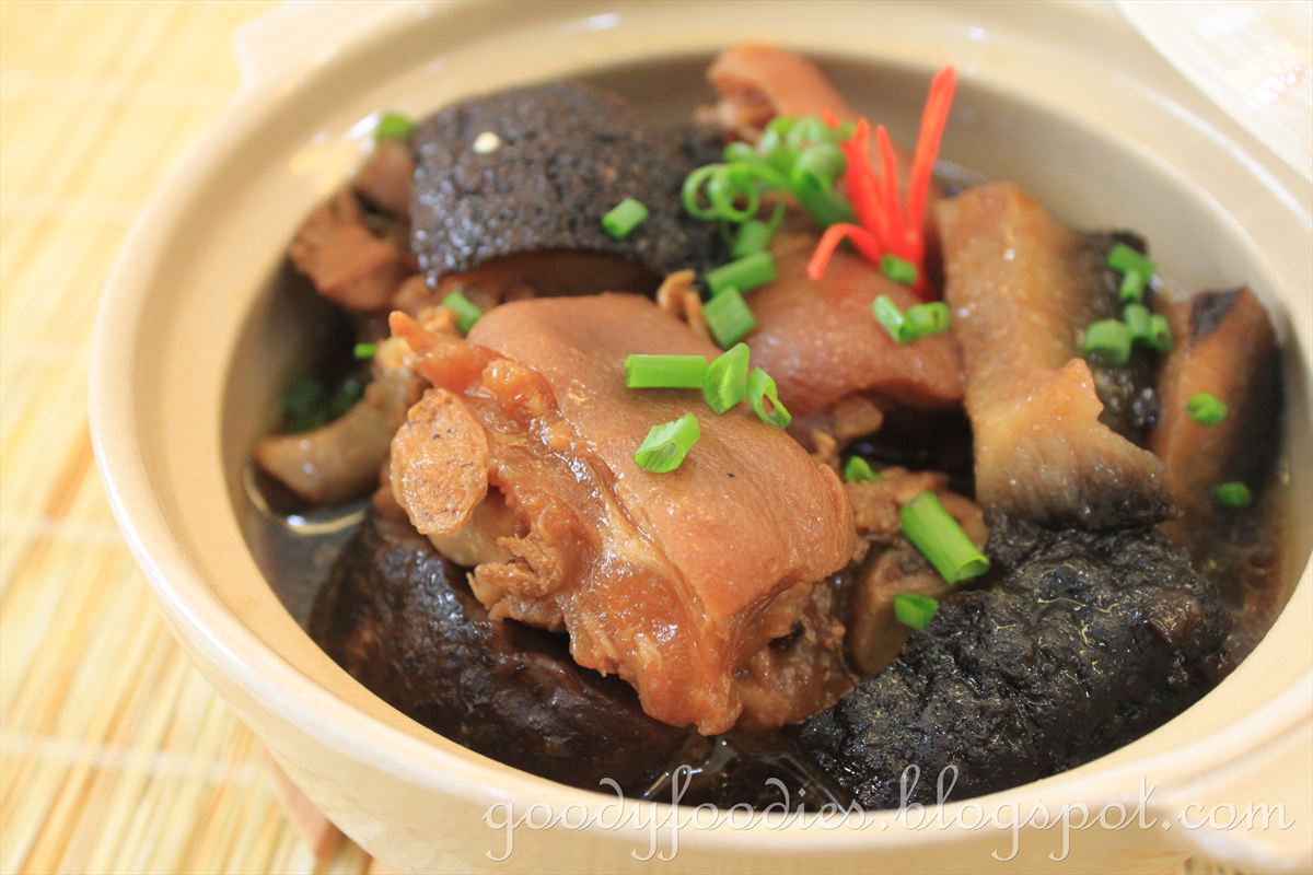 GoodyFoodies Recipe Braised pork knuckle with sea cucumber