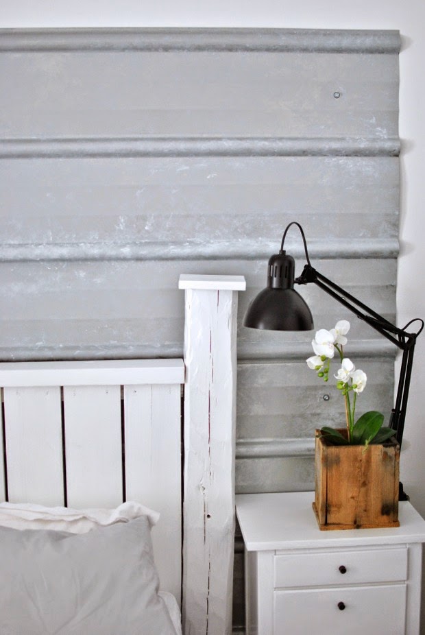HANNAS sovrumsrenovering pannplåt på väggen HANNAS sovrumsrenovering pannplåt på väggen
