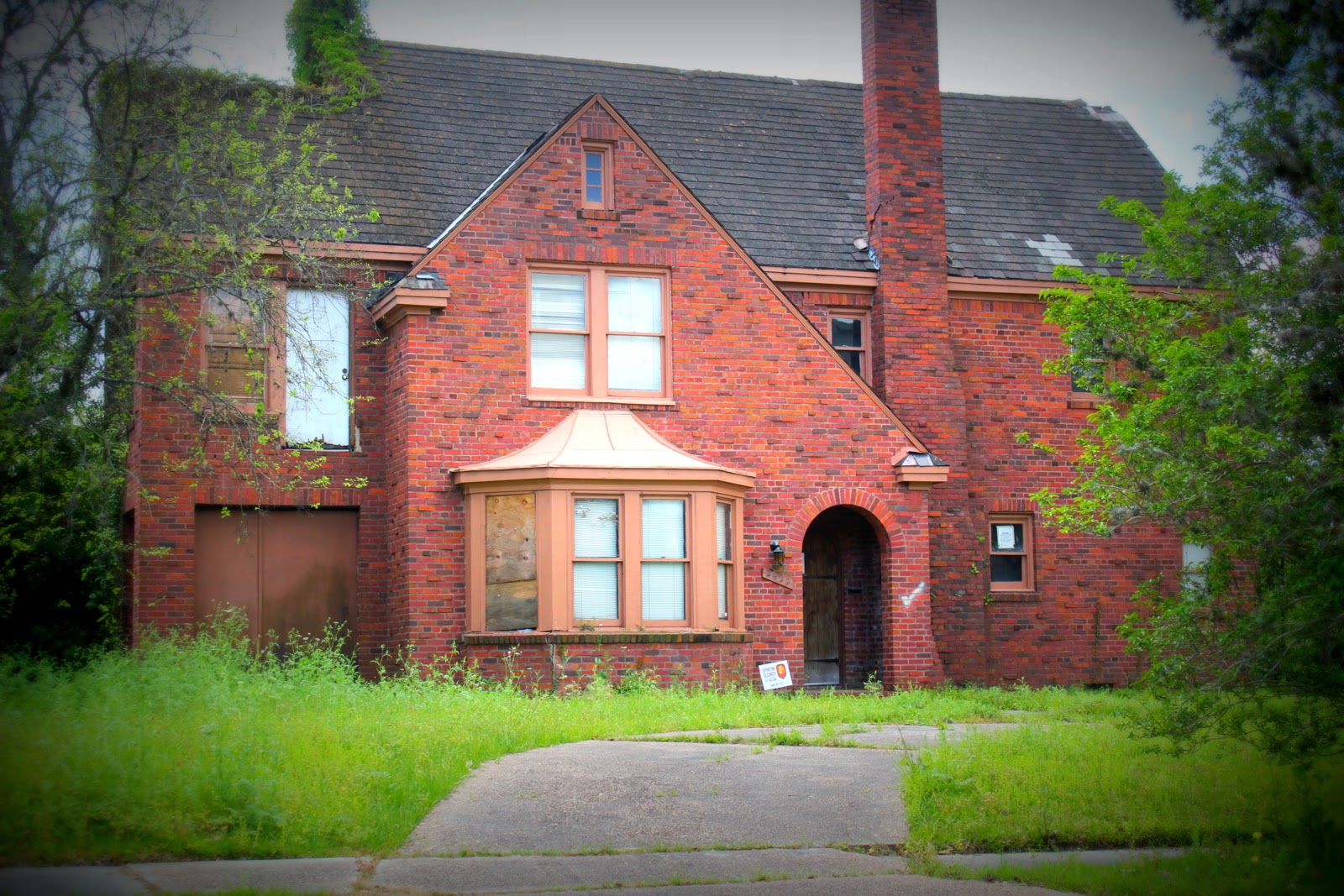 Lost with a Compass in hand... The Abandoned Mansions of Riverside