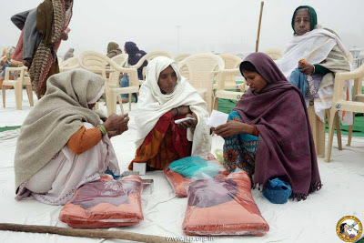 Jagadguru Kripalu Parishat giving blankets to the widows and blind of Vrindavan