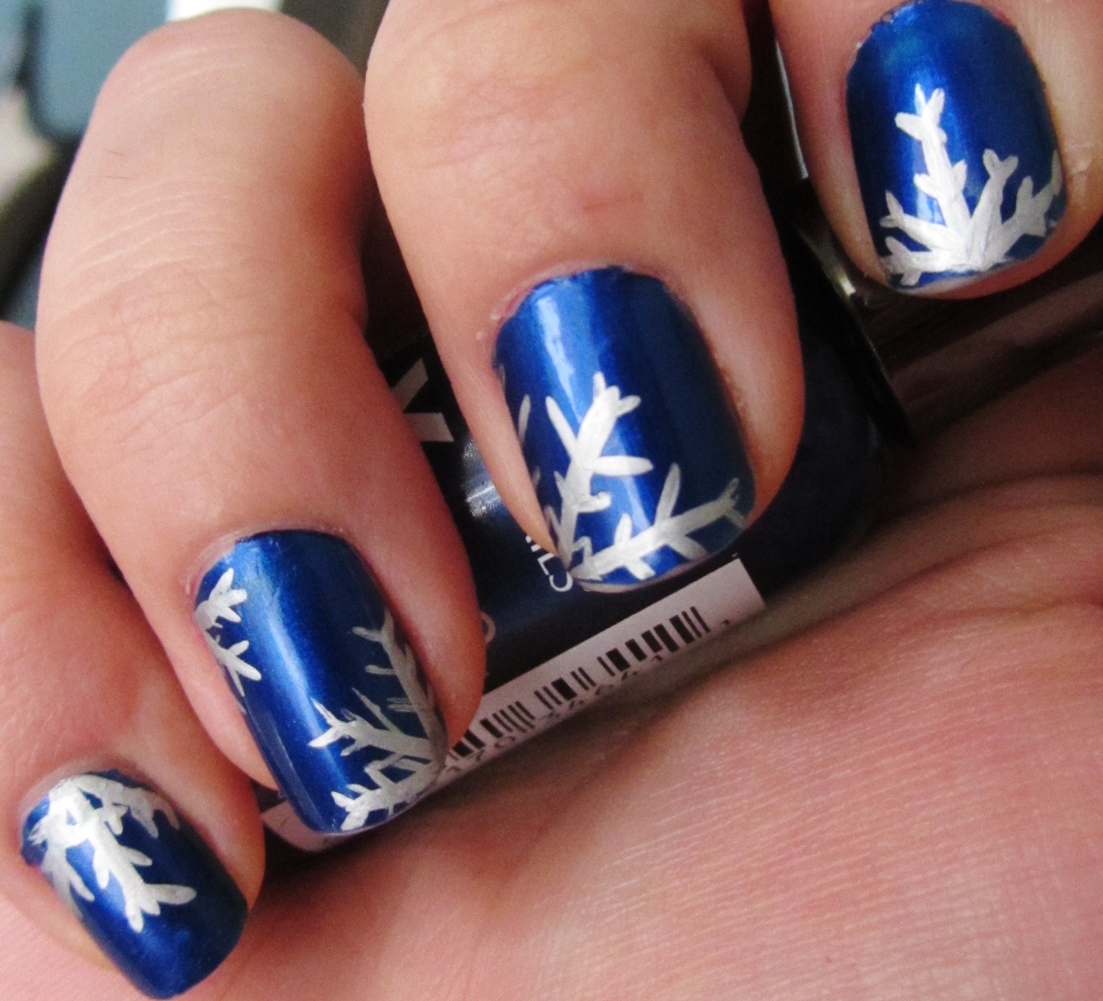Rivuletsbeautyblog!: NOTD;; Snowflake Nails! ♥♥
