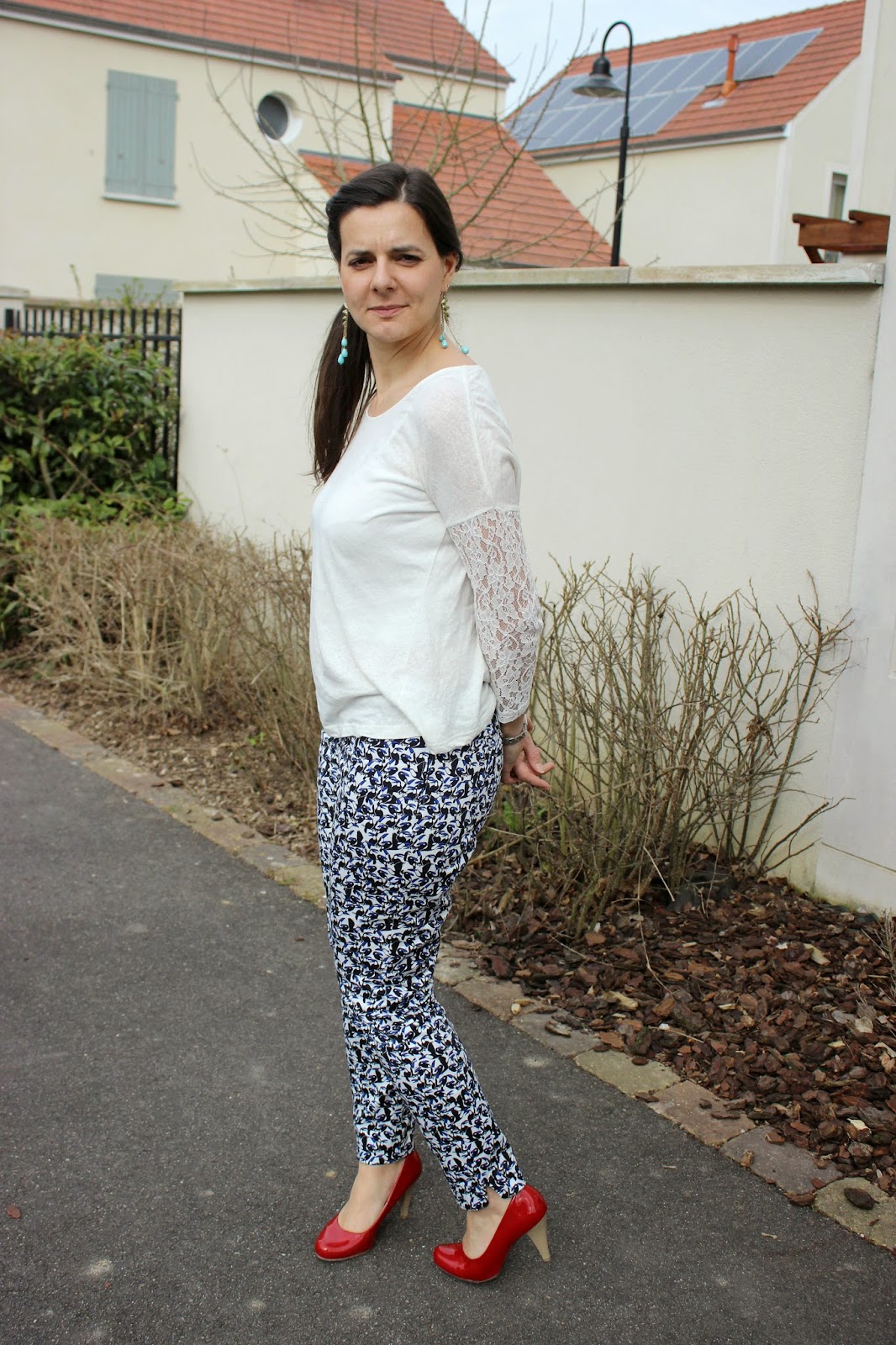 pantalon pélican naf naf, top suncoo, perfecto zara