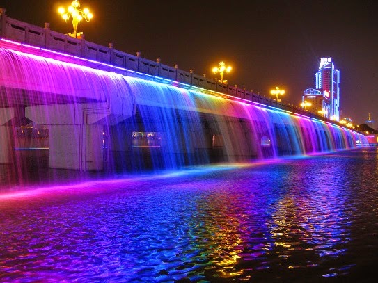 Banpo Bridge Fountain, Seoul, South Korea