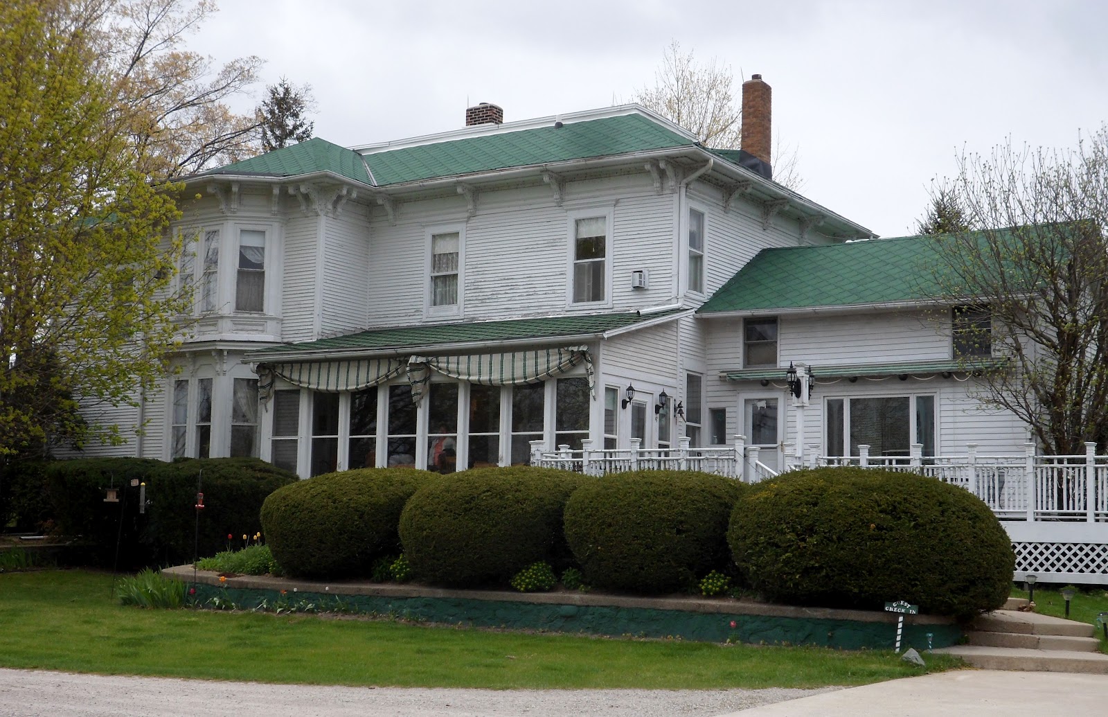 Dewey Lake ManorBrooklyn MI Bed and Breakfast