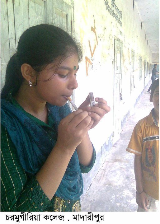 Delhi Smoking Girls