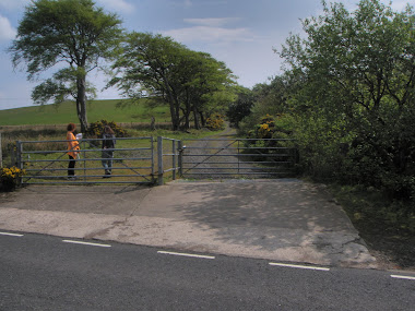 Entrance to the 'Right of Way' - path to Cairnpapple Hill