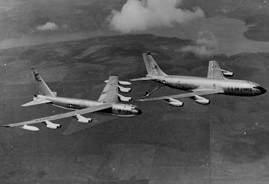 Boeing KC-135 Stratotanker refueling a boeing B-52 Stratofortress