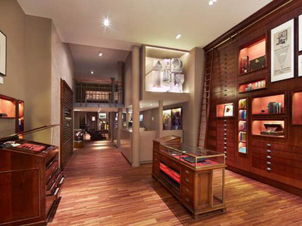Homebuildlife: Louis Vuitton Cabinet d'Écriture, Paris