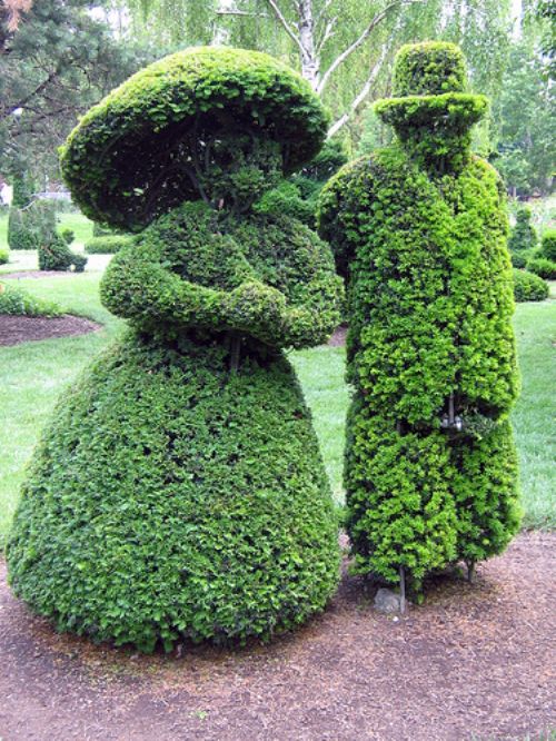 Hmmpedia Amazing Green Sculptures