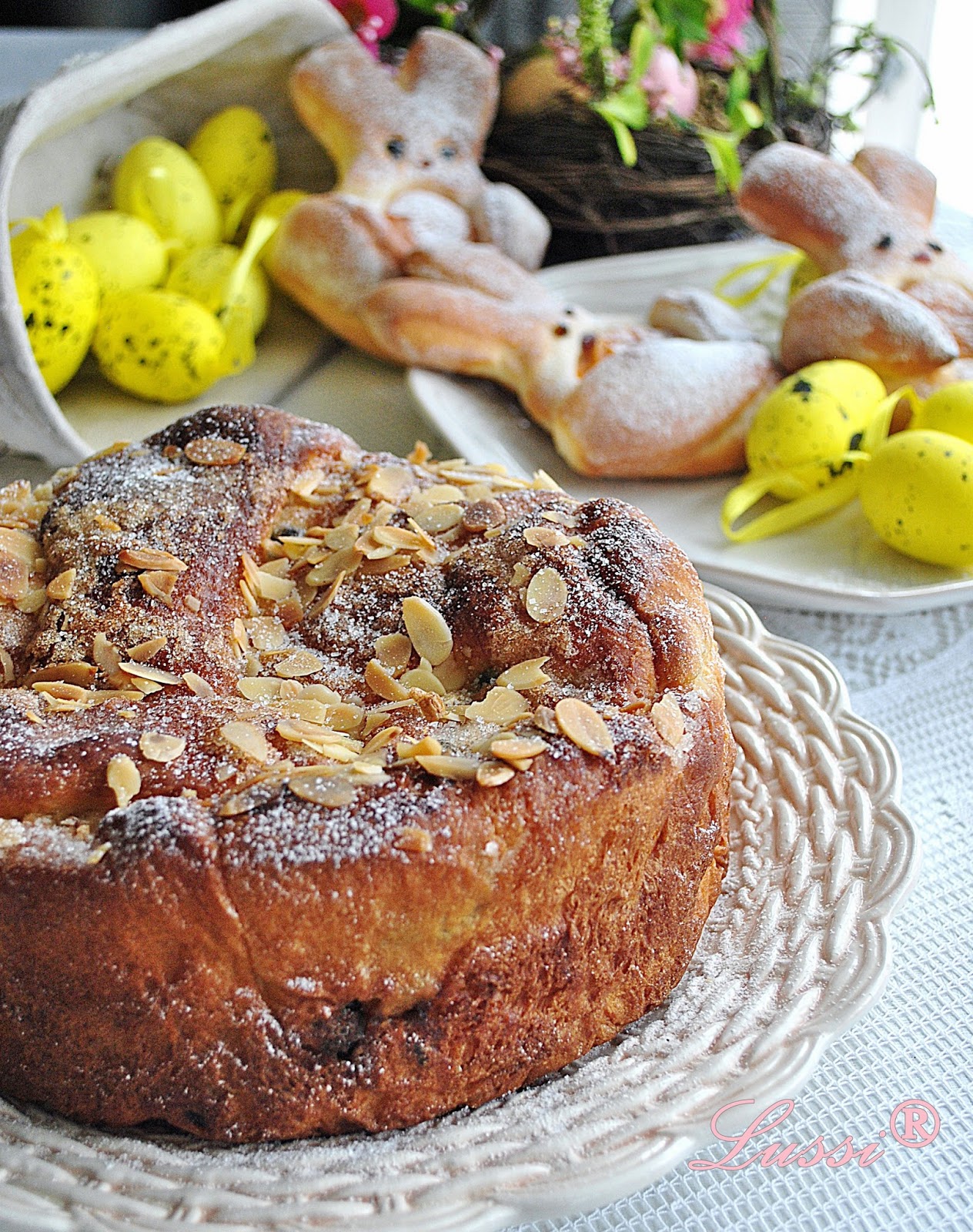 Lussi`s World of Artcraft Козунак със заквасена сметана с халва