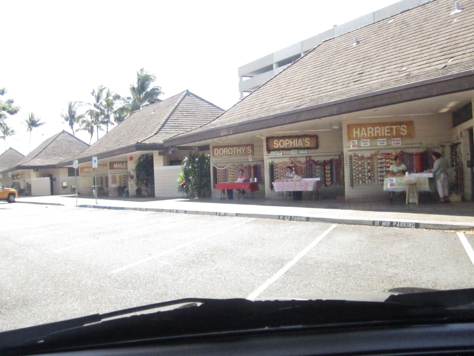 さとうあつこのハワイ不動産 空港のレイ売り場、LEI STAND at Honolulu airport