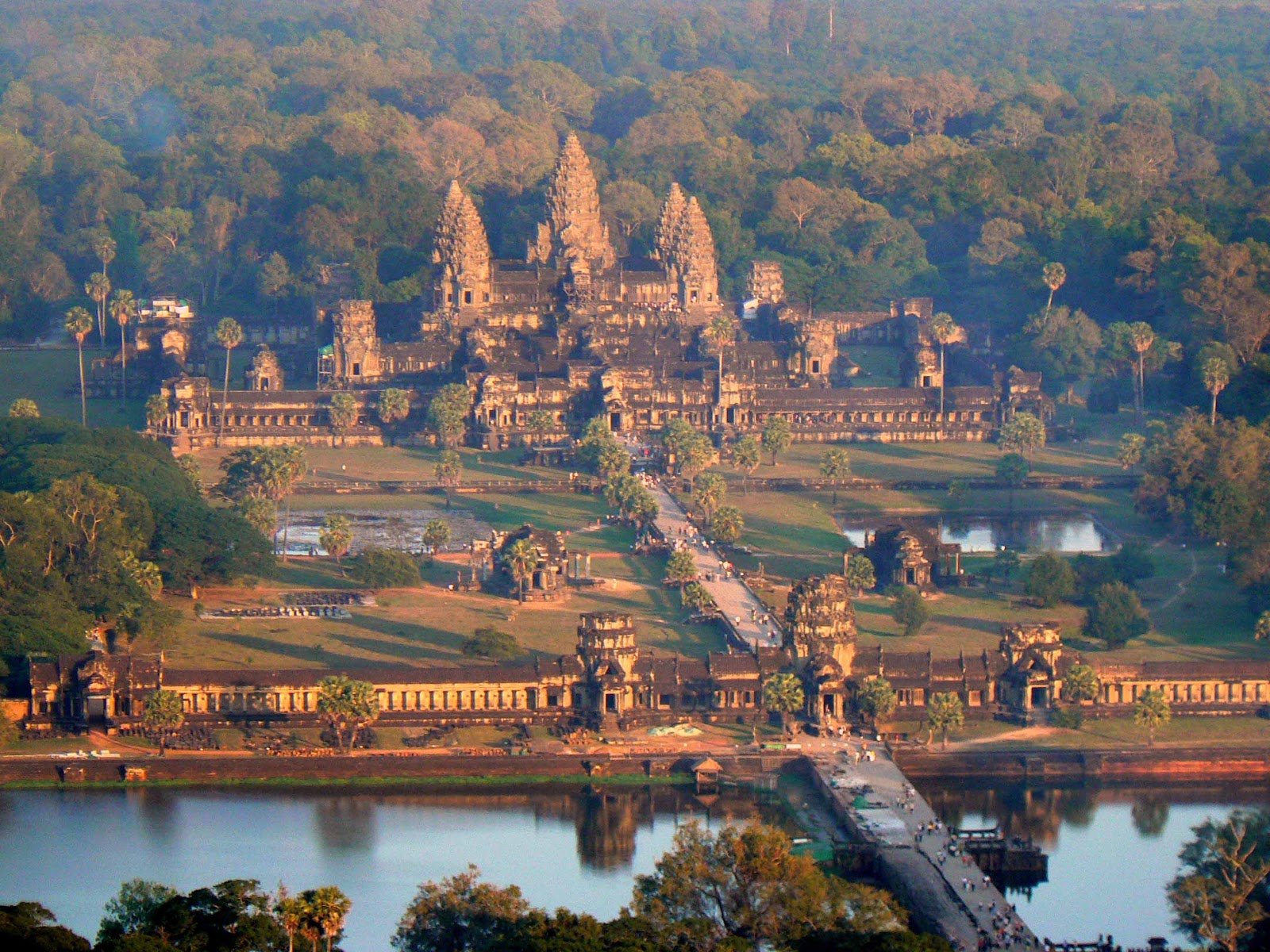World Biggest Hindu Temple Angkor Wat, Cambodia The largest Sri