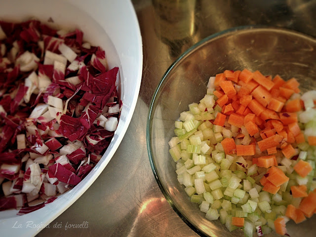 radicchio, sedano rapa e carote verdure per soffritto
