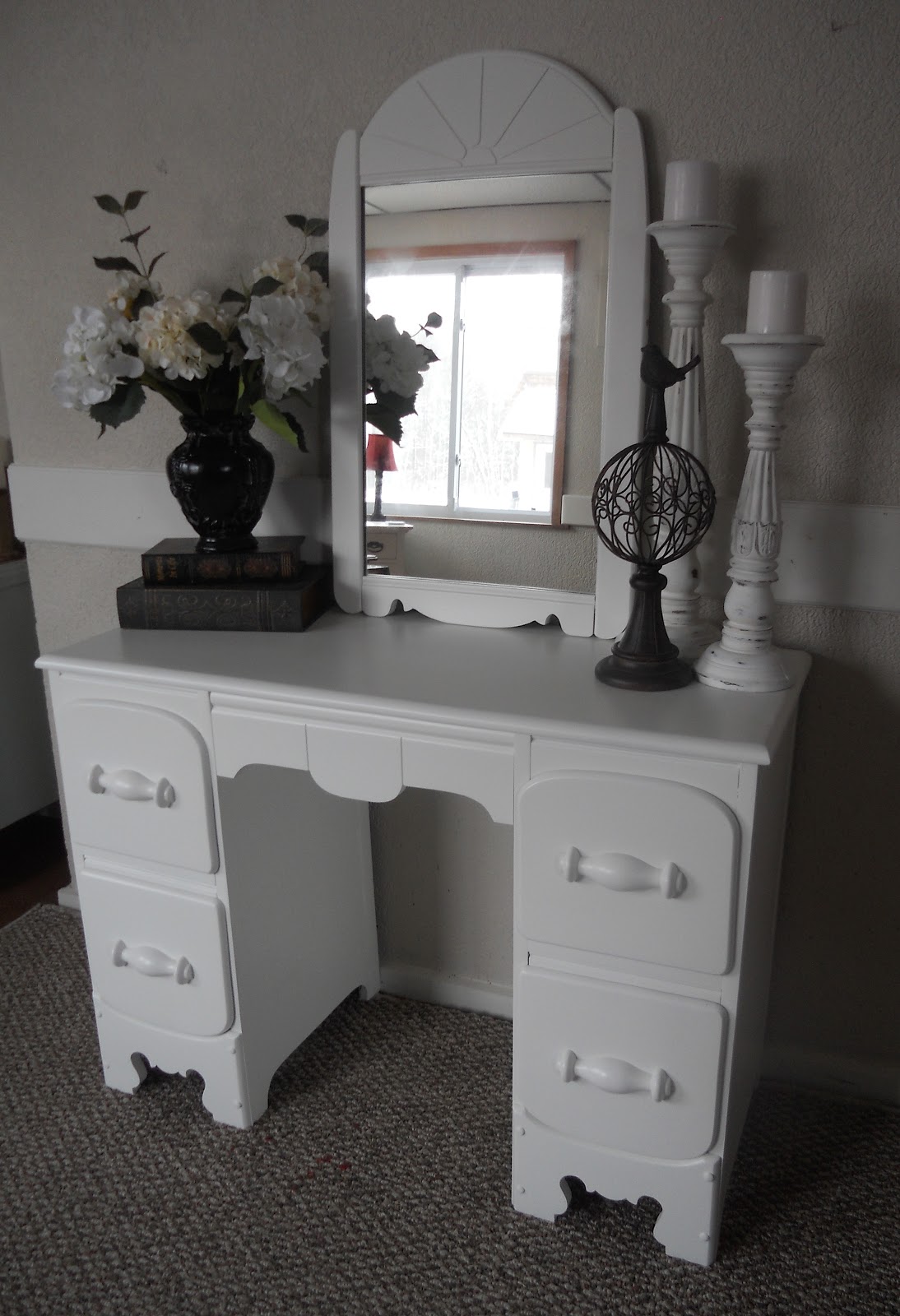 {createinspire} White Antique Vanity