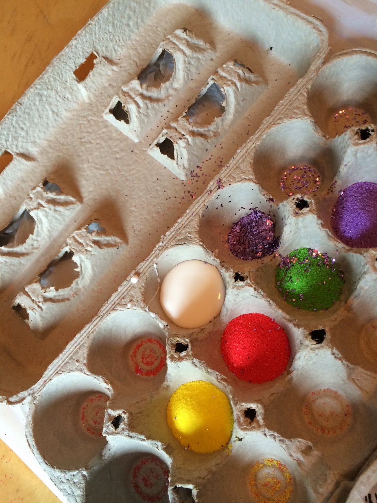Mini and Mommies Earth Day Art Ideas and Egg Cartons Reuse It!