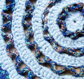 Tapete Wiggly Redondo Azul Bebê - Estampado