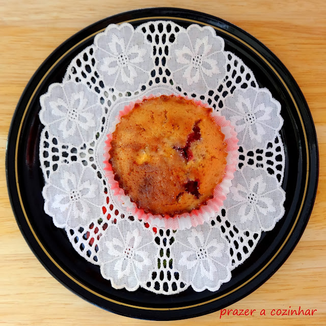 prazer a cozinhar - Citrus Sunshine Muffins with mixed berries