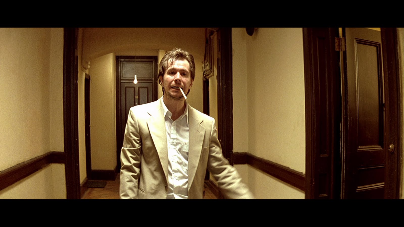 http://1.bp.blogspot.com/-vPW9-lVKQOg/Tx84bmLJPYI/AAAAAAAAEeU/JPq2Ev5rUnA/s1600/gary-oldman-leon-the-professional-3f0df.jpg