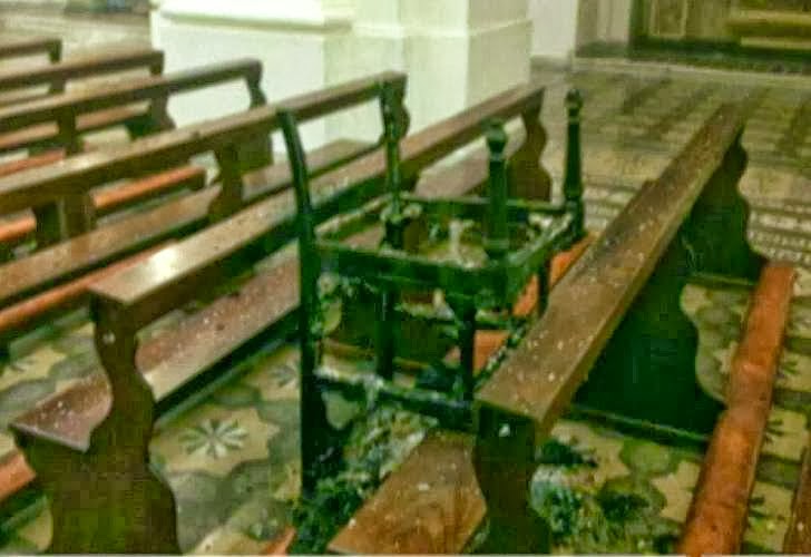 El odio anticatólico aparece en ataques a la iglesia más antigua de Buenos Aires 25-09-2013+-+Ataque+a+San+Ignacio+3