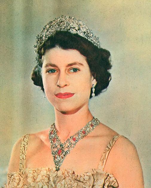 Get Queen Elizabeth 2 Wedding Tiara Pics