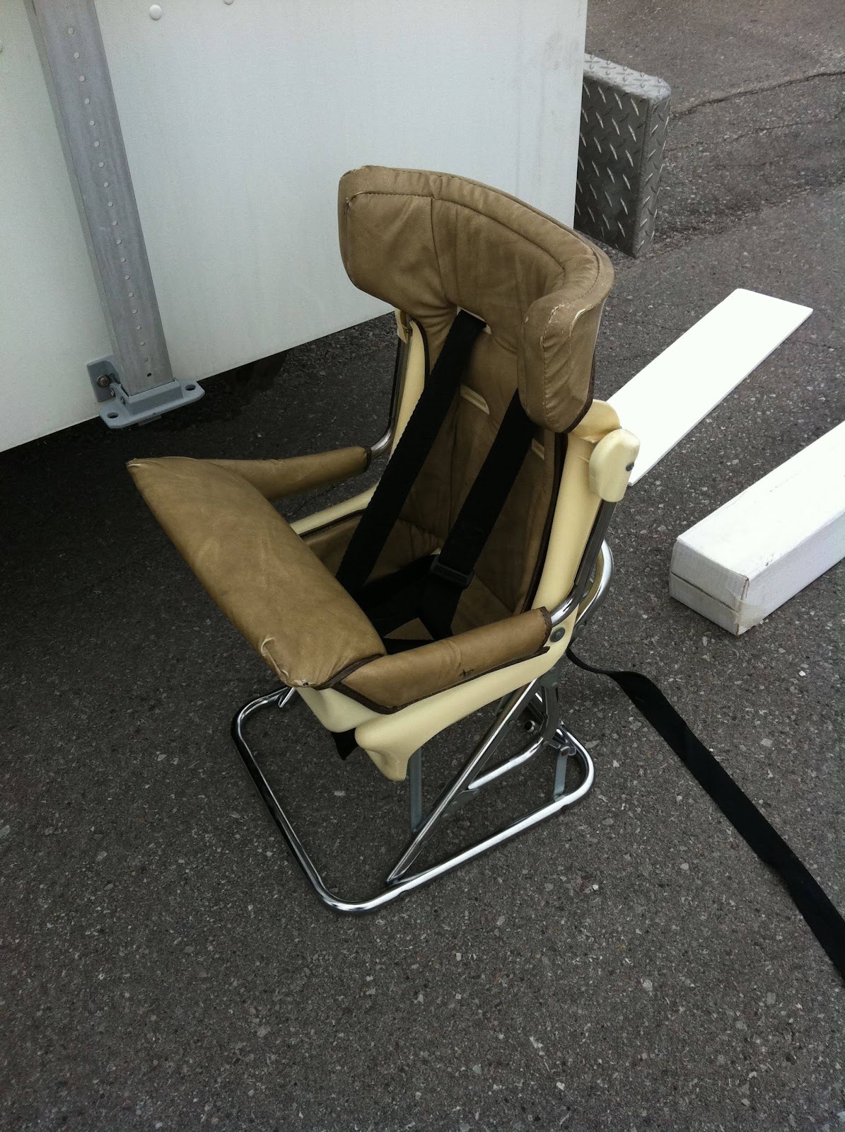 Vintage Infantseat rocker, not a car seat Vintage car