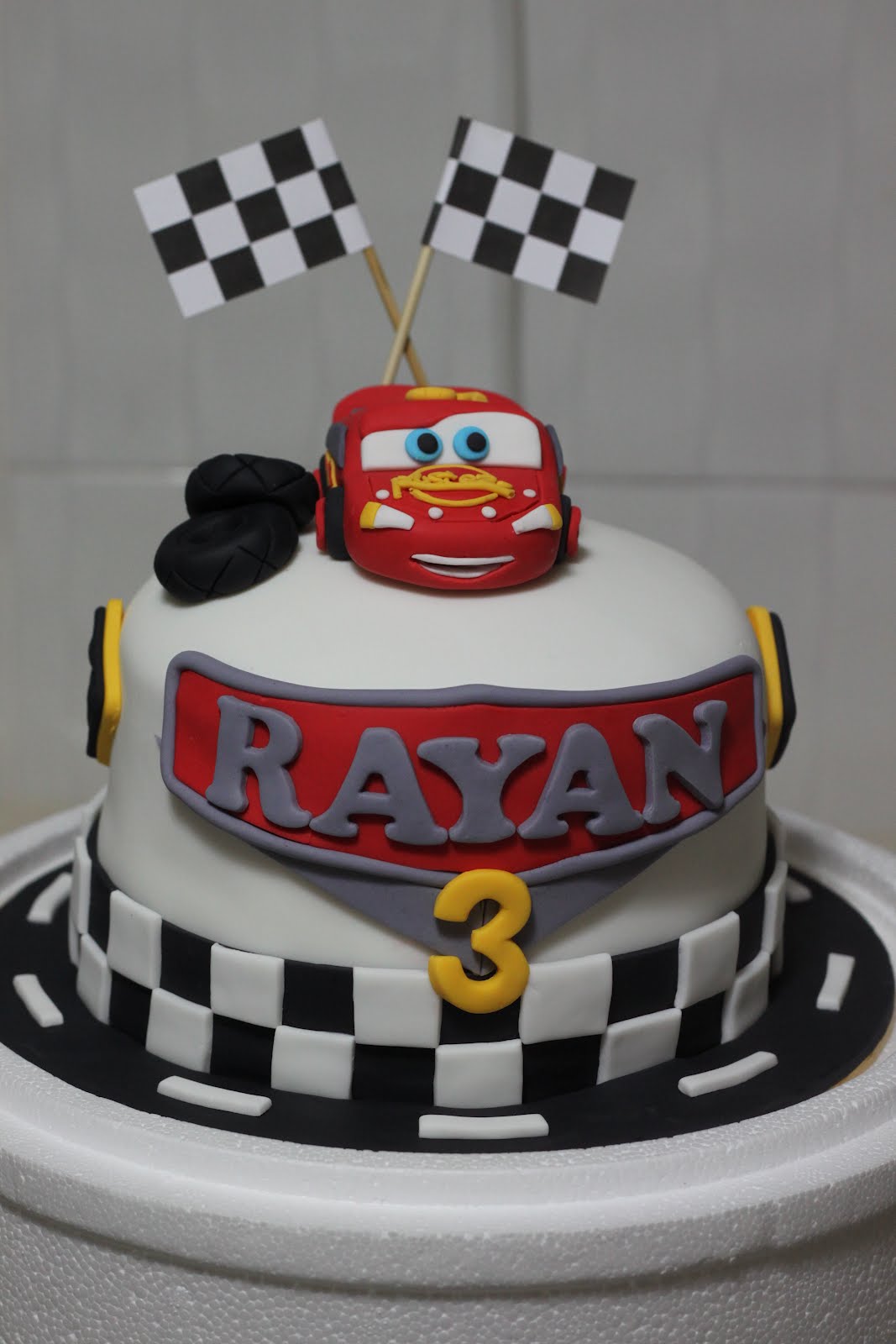 CoMeLiCiOuS Lightning Mcqueen Cake2