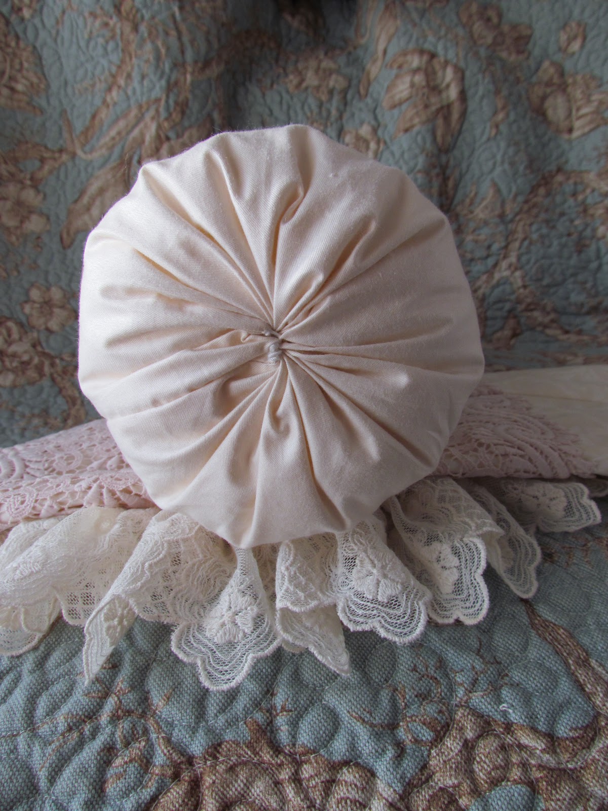 Angela Lace Small Bolster Tutorial