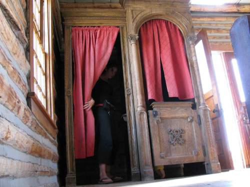 in-confessional.jpg (500×375)