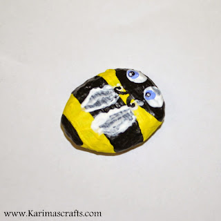 painted rocks bumble bee