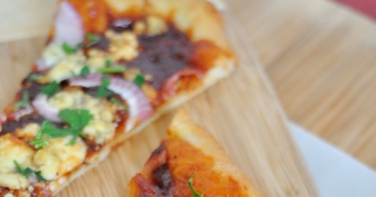 La Famille Noire BBQ Chicken and Blue Cheese Pizza