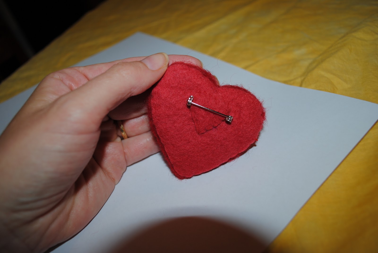 Kelly Casanova Needle felted heart brooch tutorial