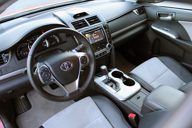 передние сидения Toyota Camry SE V6 2012