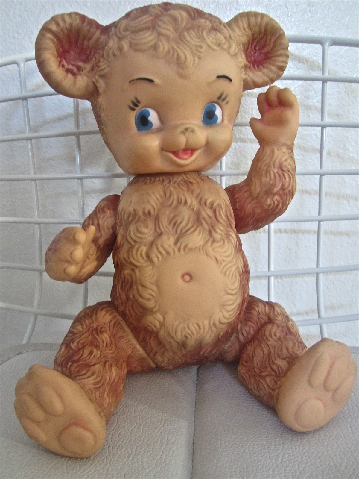 Things That Squeak Sun Rubber Company "Sunny Bear"