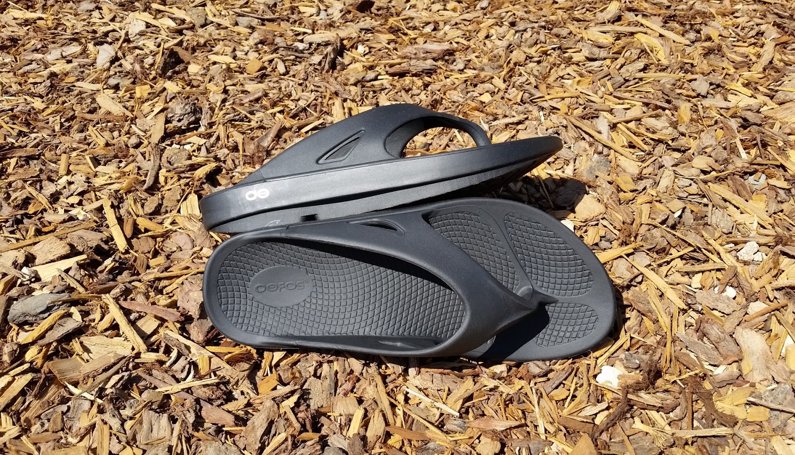 running recovery sandals oofos