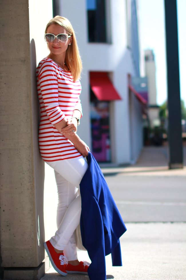 white pants - Mango / red-white striped shirt - New Yorker / blue blazer - Zara / red sneakers - Deichmann / white sunglasses & white watch - Swarovski / Modeblog Österreich / Austrian fashion blog / blogger / street style / Modetrend Frühling Sommer 2014 / fashion trend spring summer / maritime outfit / maritimer look