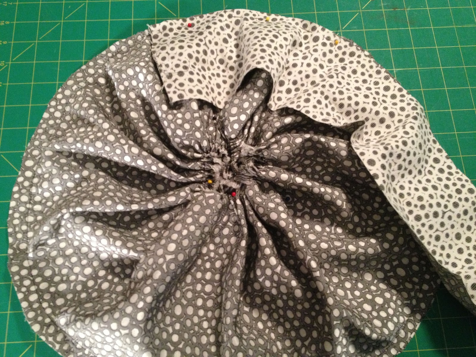 DIY Tutorial Gathered Circular Pillow