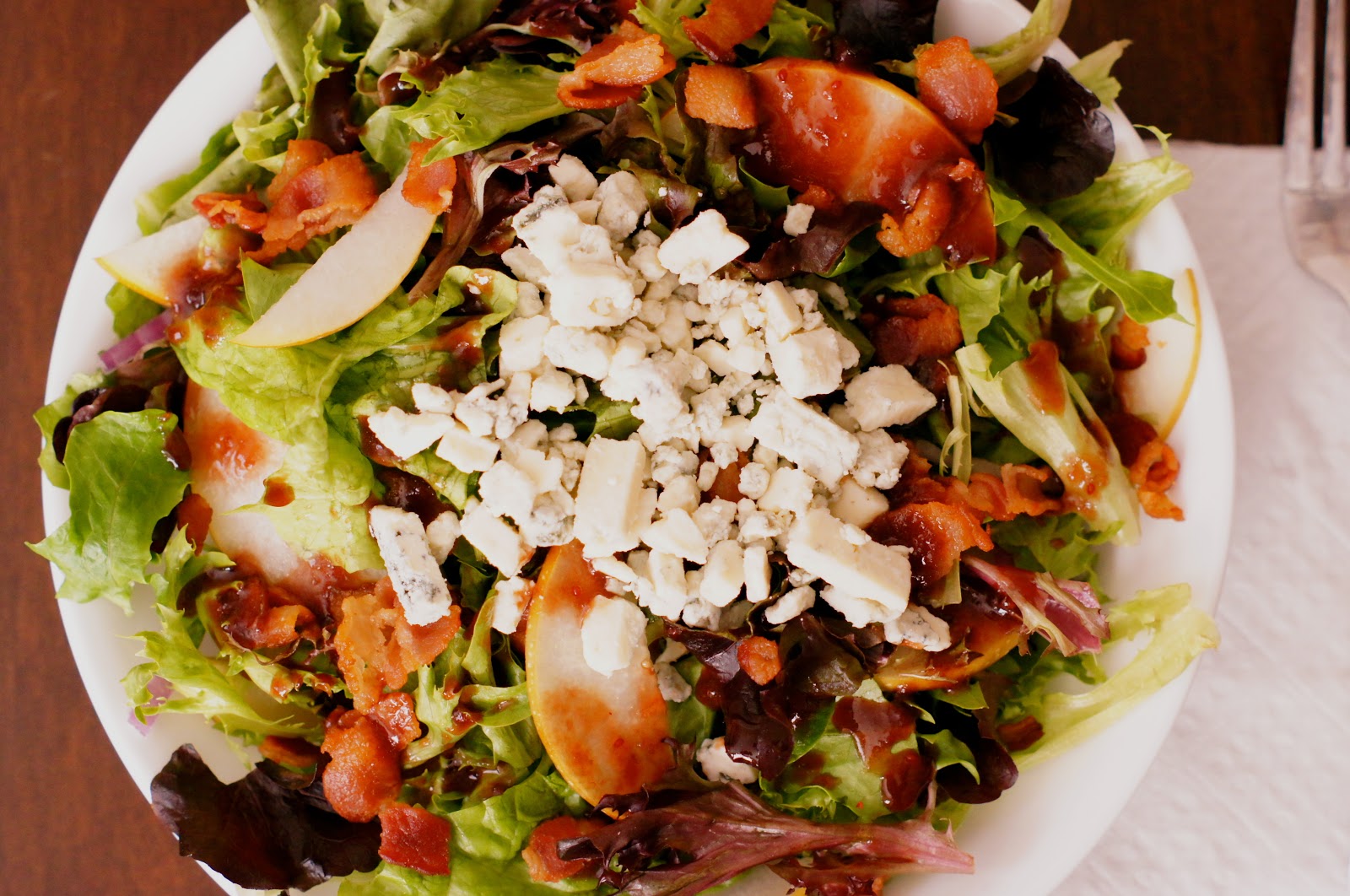The Dormestic Goddess Pear & Mixed Green Salad with Cranberry Vinaigrette