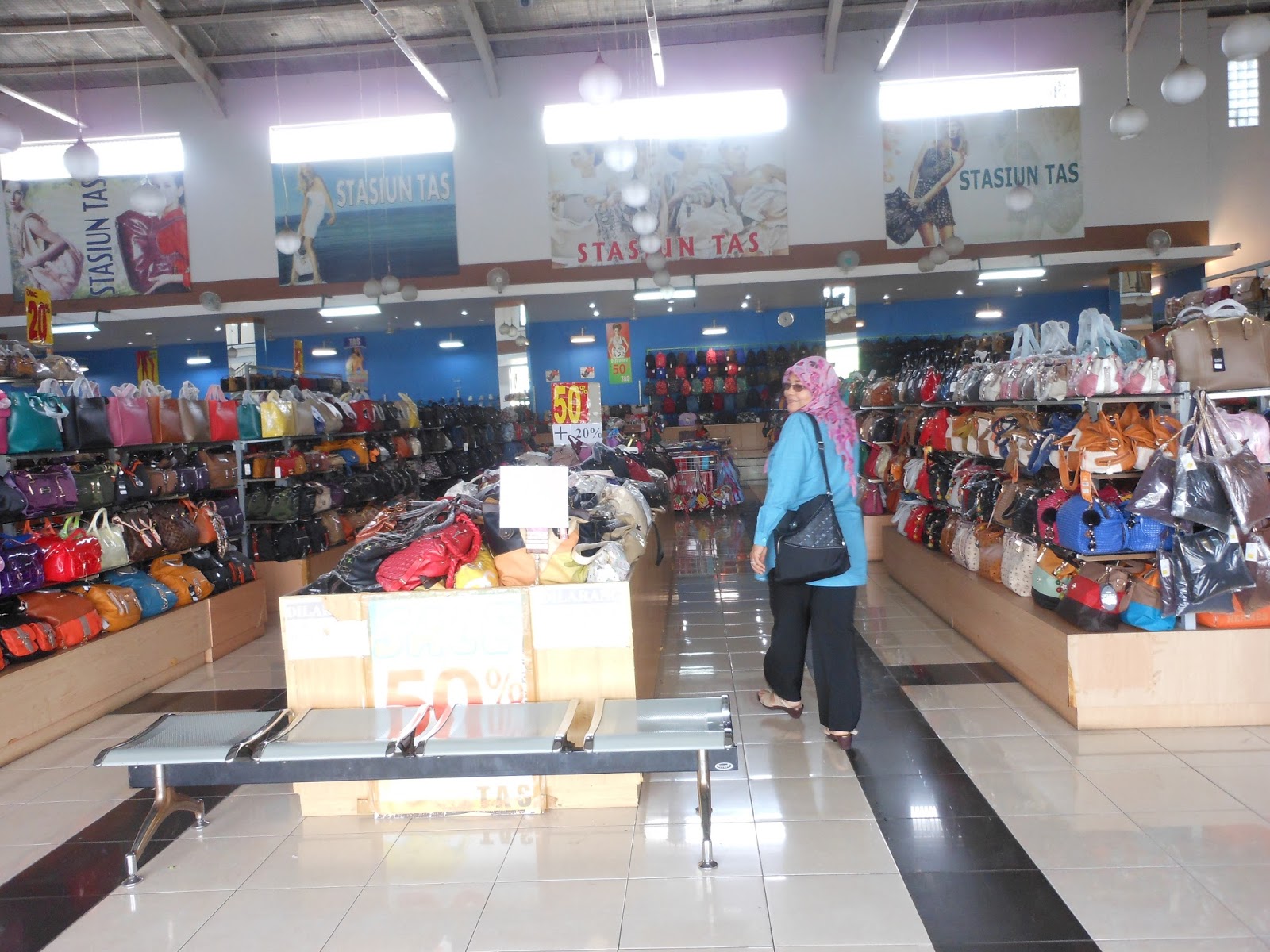 Bogor Golf Tour: Tajur - Pusat Kasut dan Tas