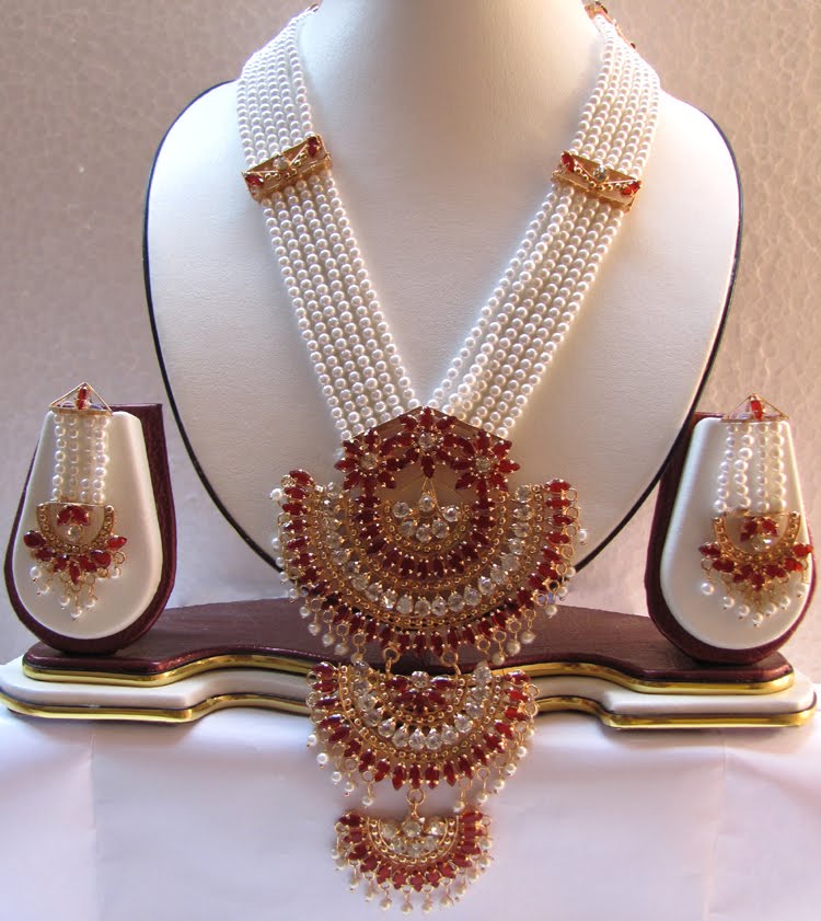 Elegance of living Indian Pearl Necklace Designs