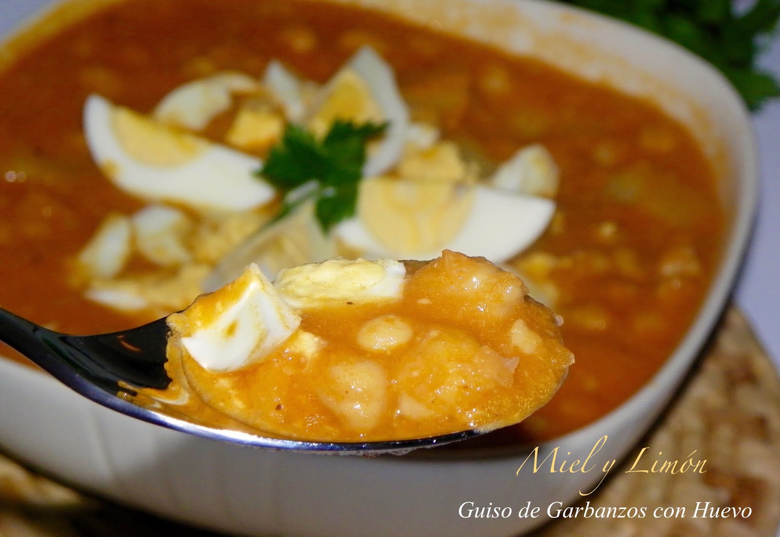 GUISO DE GARBANZOS CON HUEVO DURO