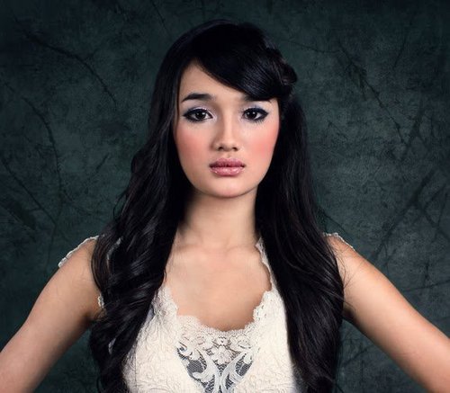 Profil Artis Cantik Faby Marcelia Dengan Foto Yang Menghebohkan