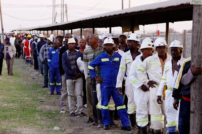 Mineiros regressam ao trabalho em Marikana