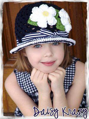 chapeuzinho de crochê com flores chapeuzinho de crochê com flores