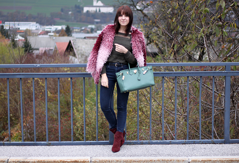 outfit-trend-fashionblogger-minkpink-fluffy-jacke-fakefur-fauxfur-asos-pink-rosa-burgund-highwaist-jeans-supertrash-boots-stiefel-tasche-hermes-birkin-grün-ebay