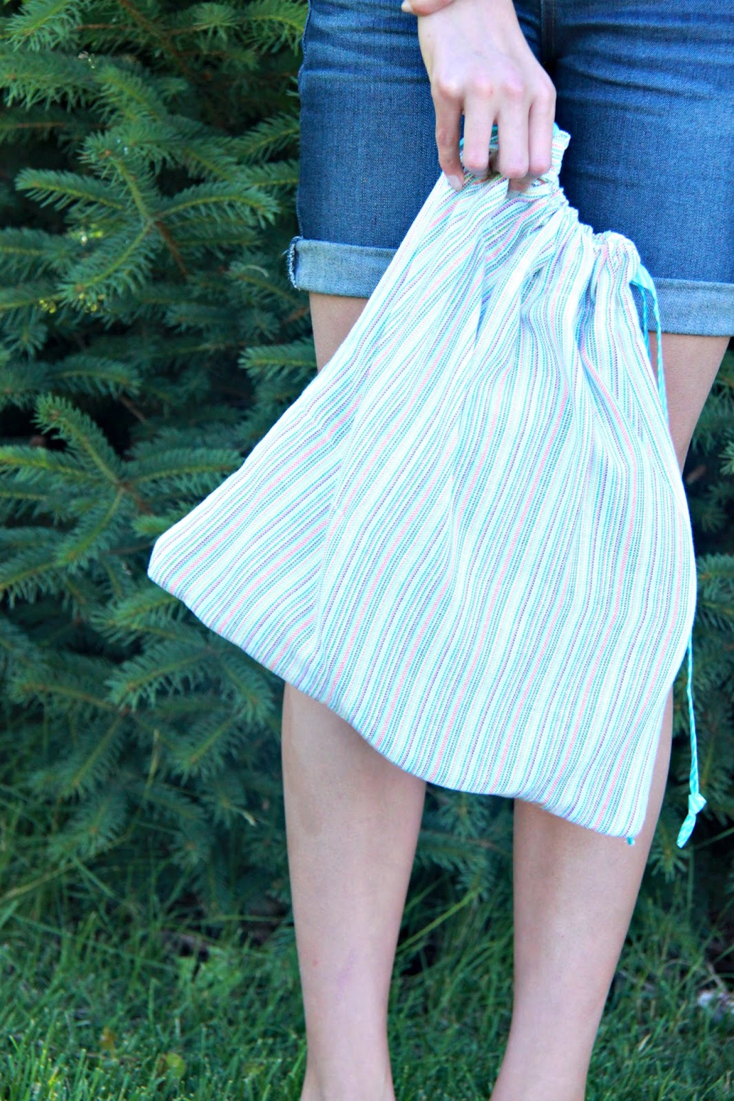 Larissa Another Day Pretty Little Drawstring Mess Kit Bag