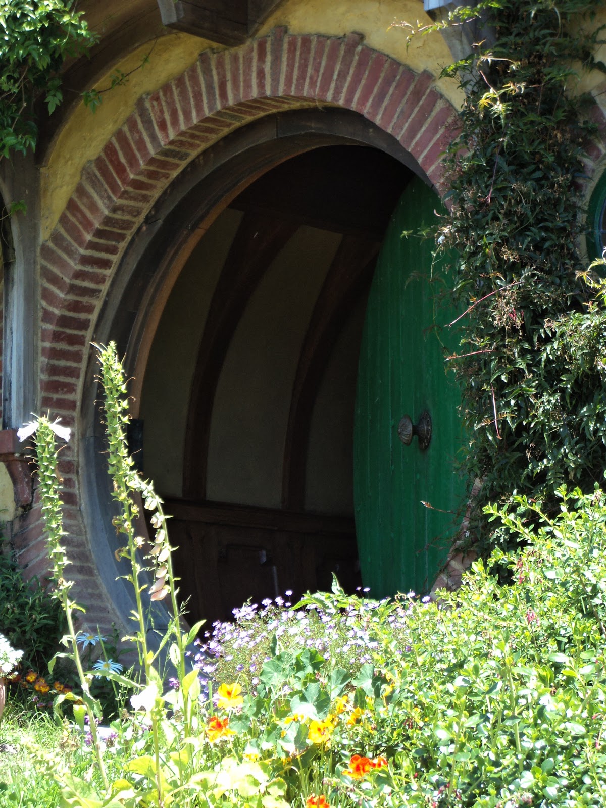 Don�t Sit Next To Us The Hobbit Going on an Adventure!